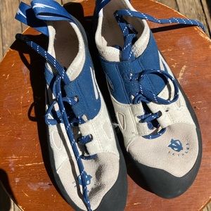 Skyhawk Women’s Climbing Shoe